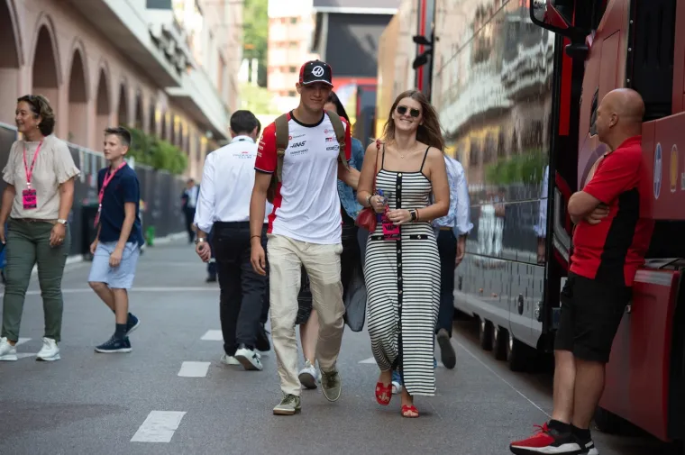 Žene iza brzine: Upoznajte WAGsice Formule 1 koje kradu pažnju izvan staze
