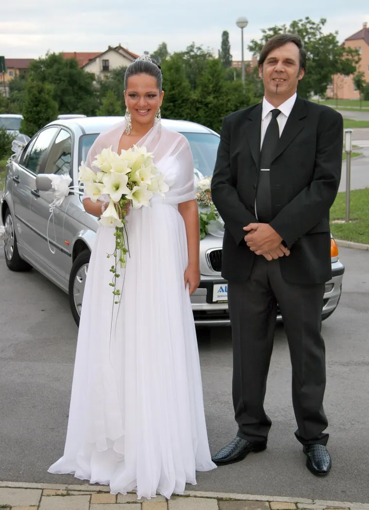 Dok ju je prosio, upao je u šaht. Ipak je pristala, a danas slave 20 godina braka