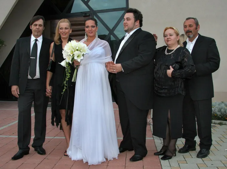 Dok ju je prosio, upao je u šaht. Ipak je pristala, a danas slave 20 godina braka