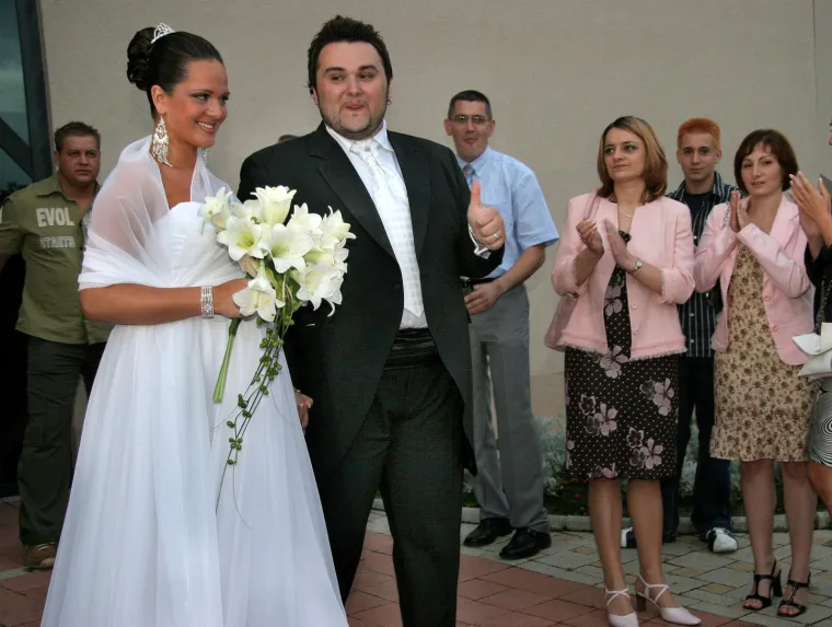 Dok ju je prosio, upao je u šaht. Ipak je pristala, a danas slave 20 godina braka