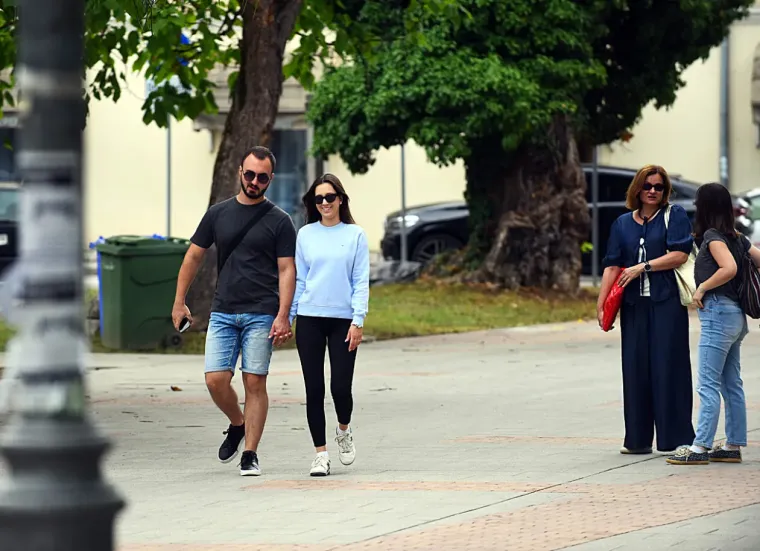 U šetnji gradom kao na pisti: Zgodnu damu u kombinezonu teško je bilo ne primijetiti