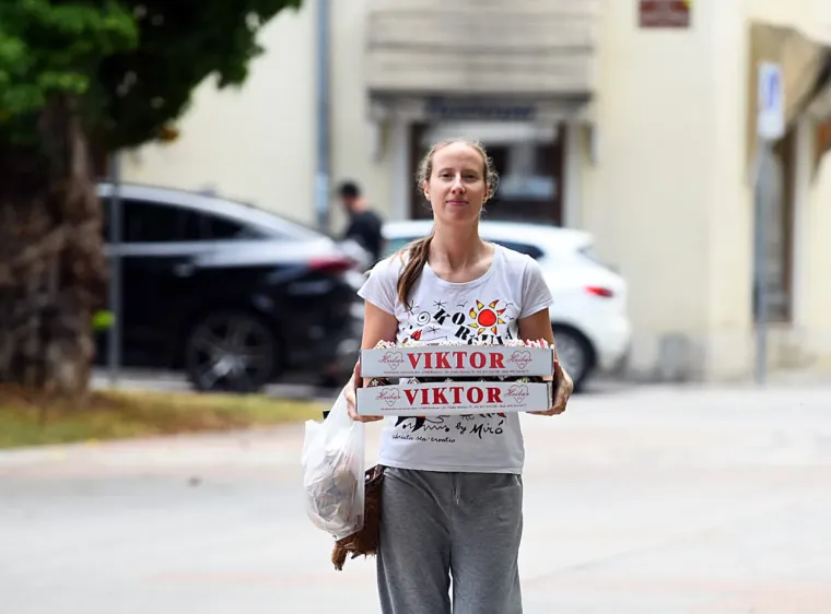 U šetnji gradom kao na pisti: Zgodnu damu u kombinezonu teško je bilo ne primijetiti