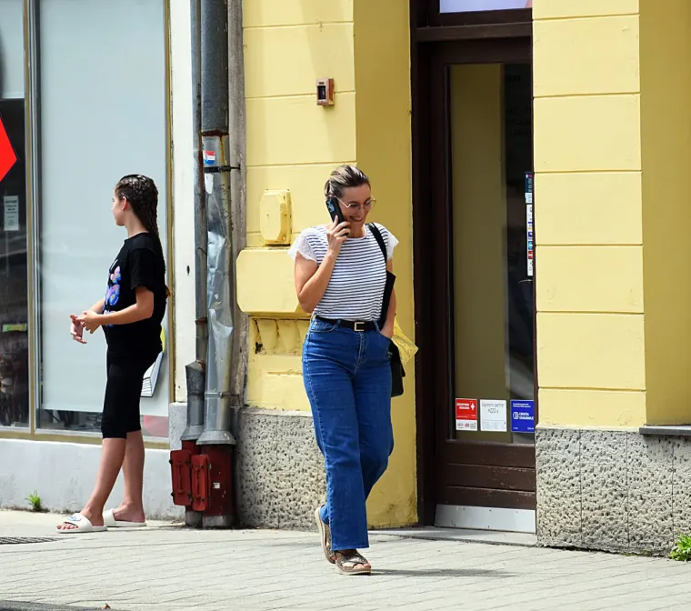 U šetnji gradom kao na pisti: Zgodnu damu u kombinezonu teško je bilo ne primijetiti