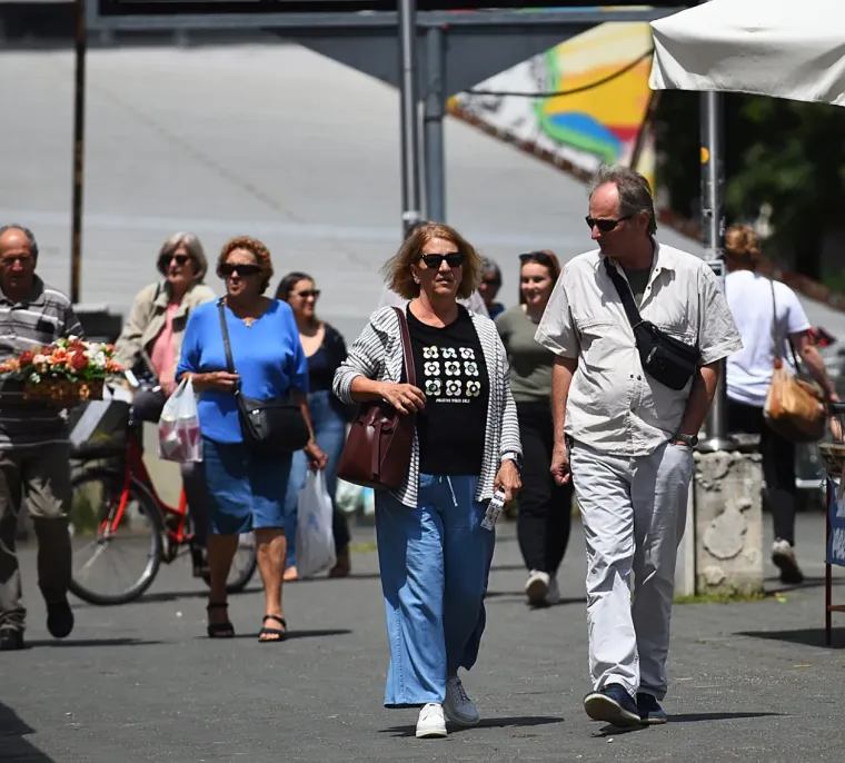 U šetnji gradom kao na pisti: Zgodnu damu u kombinezonu teško je bilo ne primijetiti