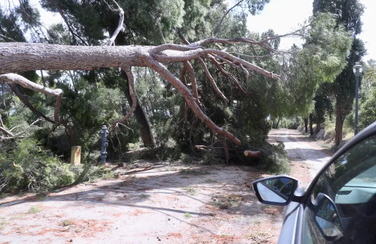 Šokantni prizori s Marjana: Kao da je protutnjao tornado, a sada se pojavila nova prijetnja