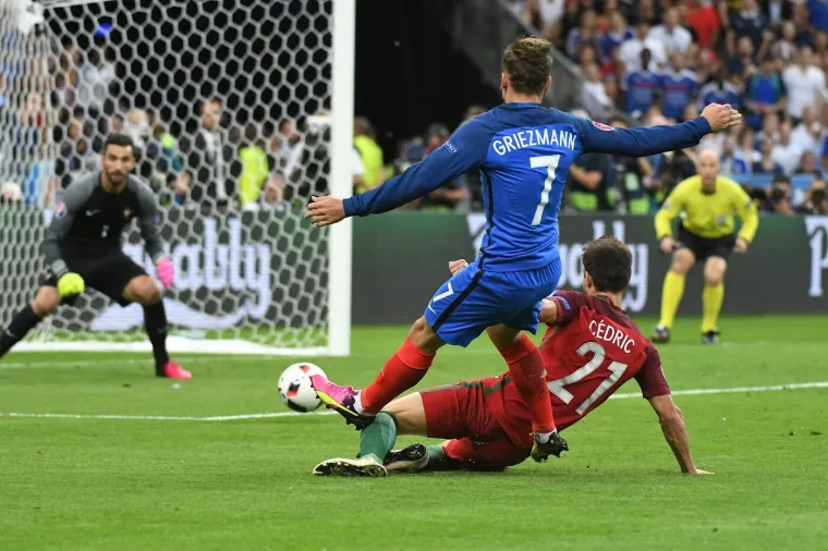 Ronaldo je izašao iz igre u suzama, bio pomoćni trener pa podigao trofej europskog prvaka