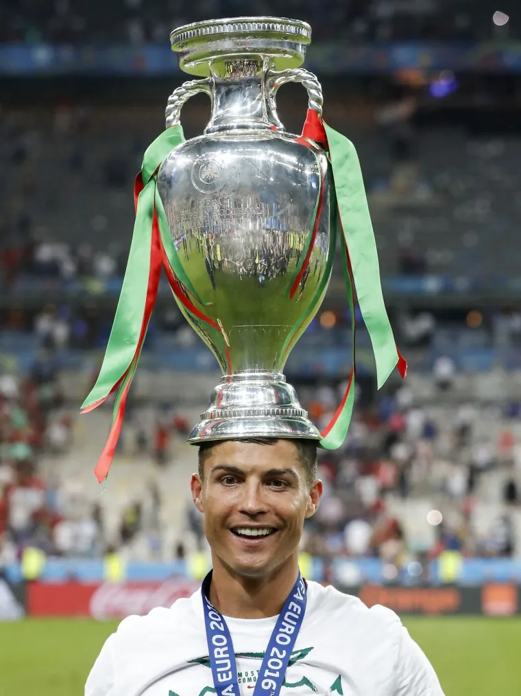 Ronaldo je izašao iz igre u suzama, bio pomoćni trener pa podigao trofej europskog prvaka