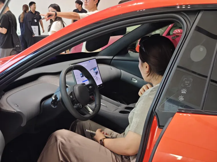 Biste li vozili Xiaomi? E da, ovaj auto predstavlja sve ono od čega Zapad strahuje...