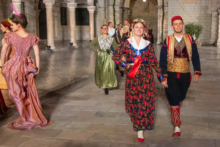 Skandali joj nisu narušili ljepotu: Helena Minić Matanić u javnosti nakon dugo vremena