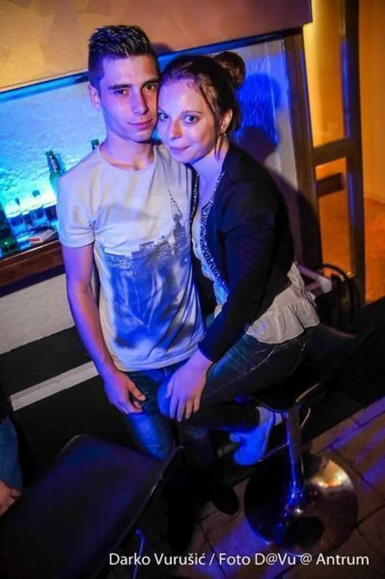 Nikakve šarene boje i teški kič: Djevojke u crnim haljinicama bile su melem za oči u gomili