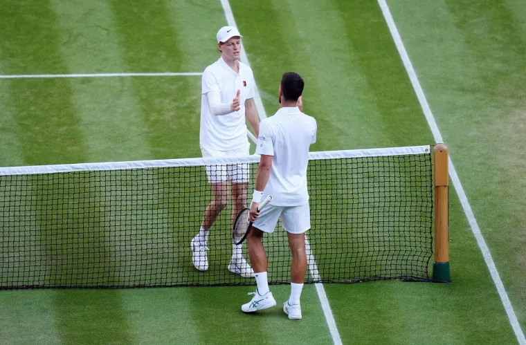 Ljudi padaju u nesvjest na Wimbledonu, a kamera je u publici uhvatila slavnog glumca