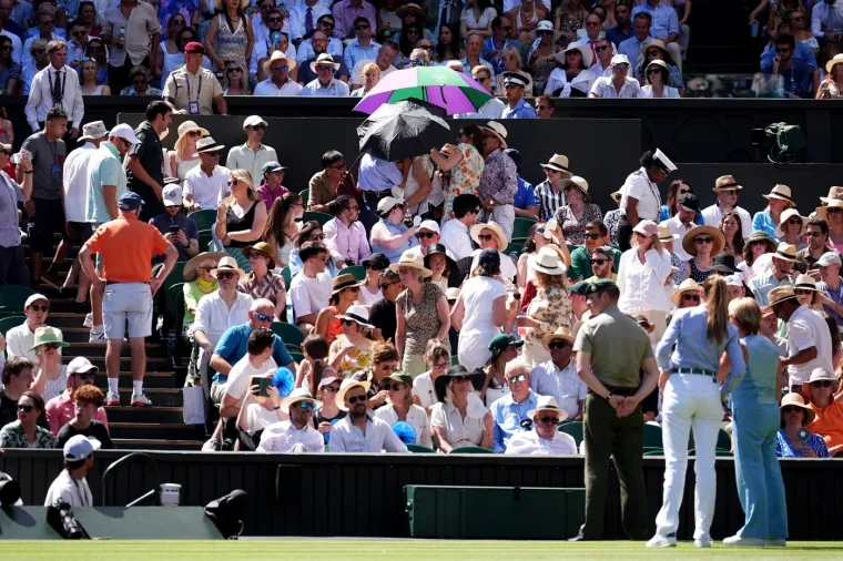 Ljudi padaju u nesvjest na Wimbledonu, a kamera je u publici uhvatila slavnog glumca