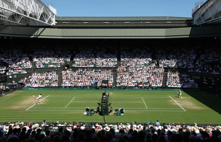 Ljudi padaju u nesvjest na Wimbledonu, a kamera je u publici uhvatila slavnog glumca