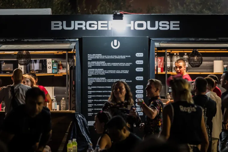 Vrtoglave cijene na Ultri: Ćevapi 14, burger s krumpirićima 21 euro, a evo koliko koštaju pivo i prezervativi