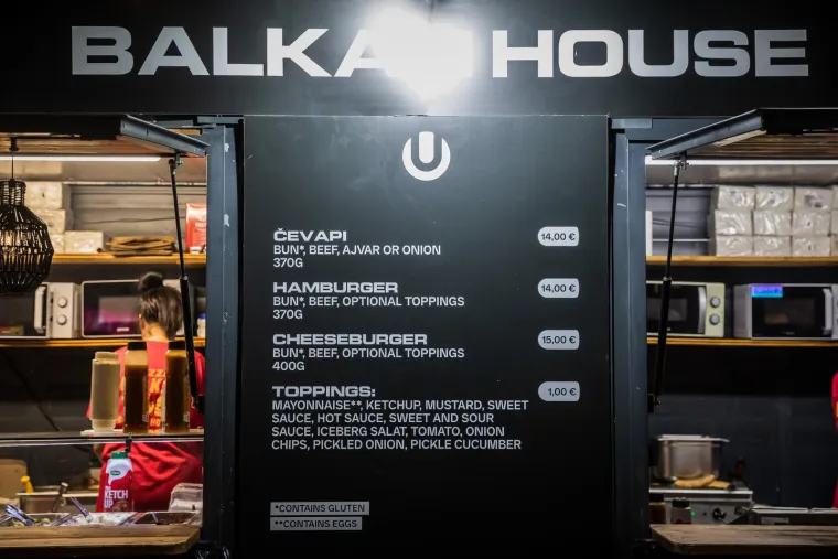 Vrtoglave cijene na Ultri: Ćevapi 14, burger s krumpirićima 21 euro, a evo koliko koštaju pivo i prezervativi