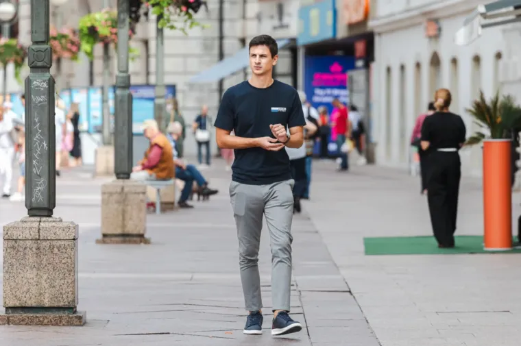 Ovo se ne viđa svaki dan: Atraktivna žena pokazala isklesano tijelo u vrtoglavo visokim potpeticama
