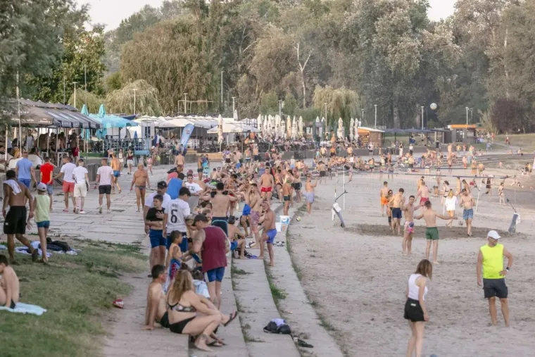 Tetovaže i ljetna vibra: Šestero Osječana zablistali kao glavne zvijezde Copacabane