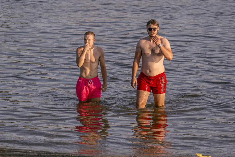 Tetovaže i ljetna vibra: Šestero Osječana zablistali kao glavne zvijezde Copacabane
