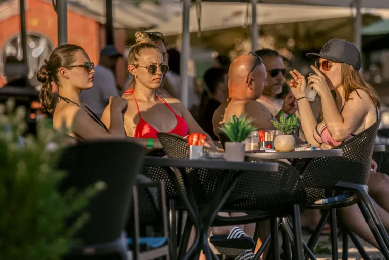 Tetovaže i ljetna vibra: Šestero Osječana zablistali kao glavne zvijezde Copacabane