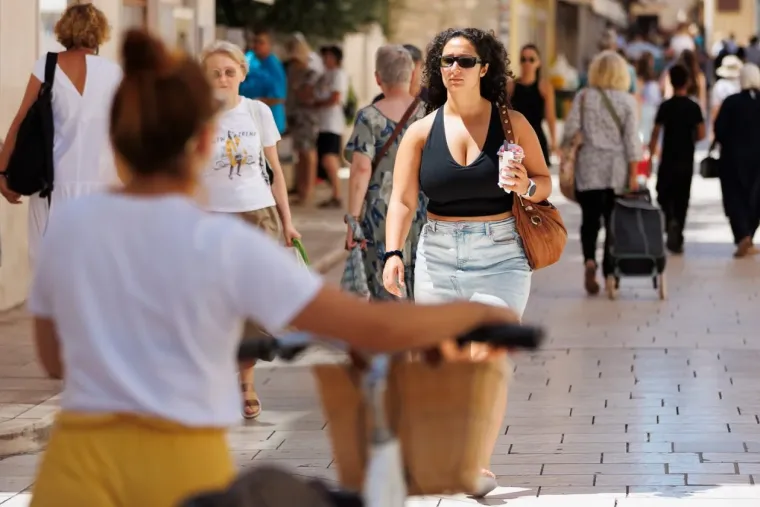 Atraktivne dame zavladale Zadrom: Prošetale špicom kao prave manekenke