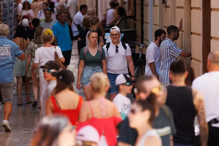 Atraktivne dame zavladale Zadrom: Prošetale špicom kao prave manekenke