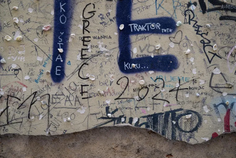 Što je ovo!? Zidovi kod popularnih stuba privlače poglede turista i prolaznika