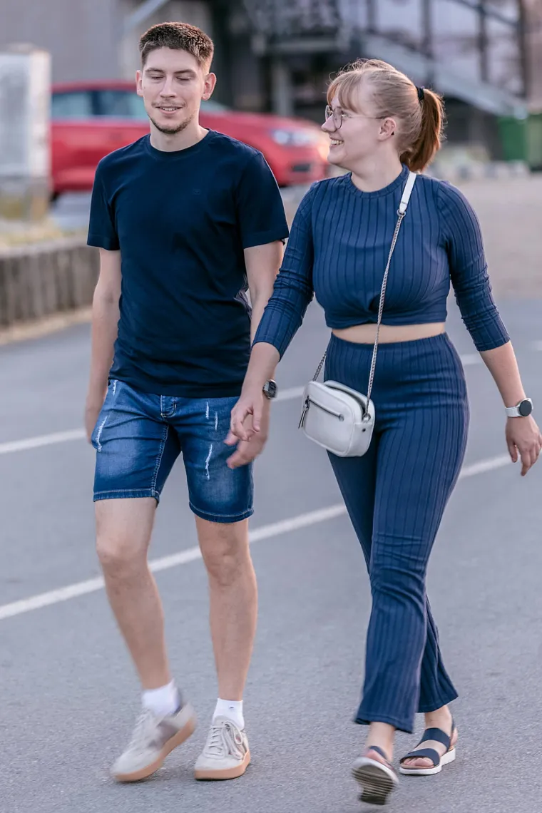 Vitke noge u prvom planu: Osječanka u ljetnoj cvjetnoj haljini mamila poglede na svakom koraku