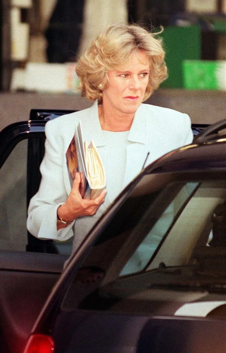 Pogledajte kako je kraljica Camilla izgledala s 26 godina