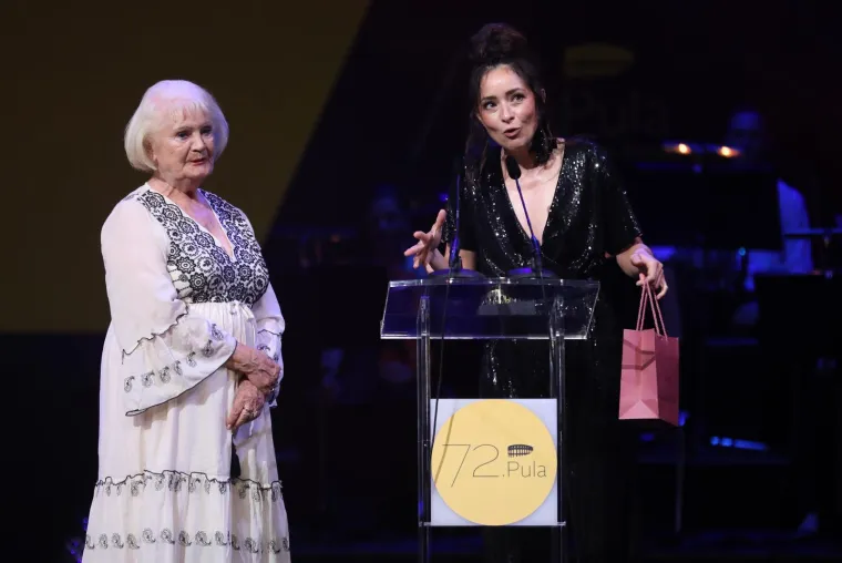 Zrinka Cvitešić blistala u crnom: Nagrada i svi pogledi bili su njezini