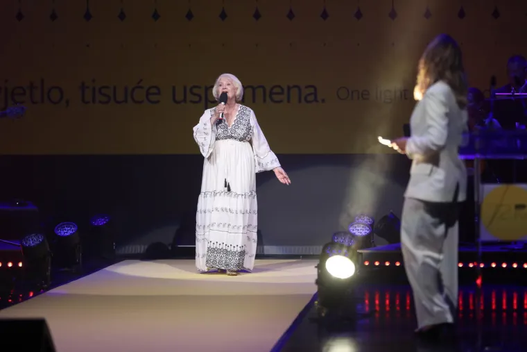 Zrinka Cvitešić blistala u crnom: Nagrada i svi pogledi bili su njezini