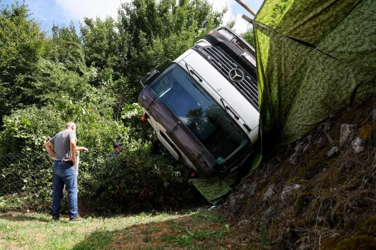 Pljas! Poljaci se odmarali kraj Jaske, u bazen im skoro uletio kamion