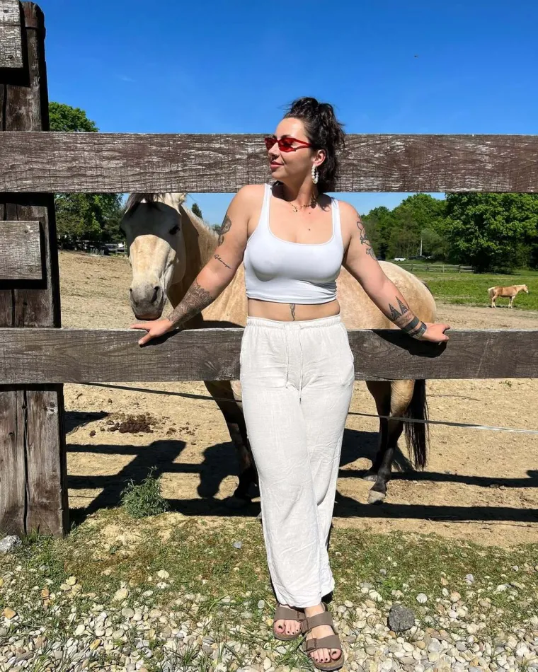 Na TV-u ju gledate u seoskim izdanjima, a na Instagramu zavodljivim kombinacijama mami uzdahe