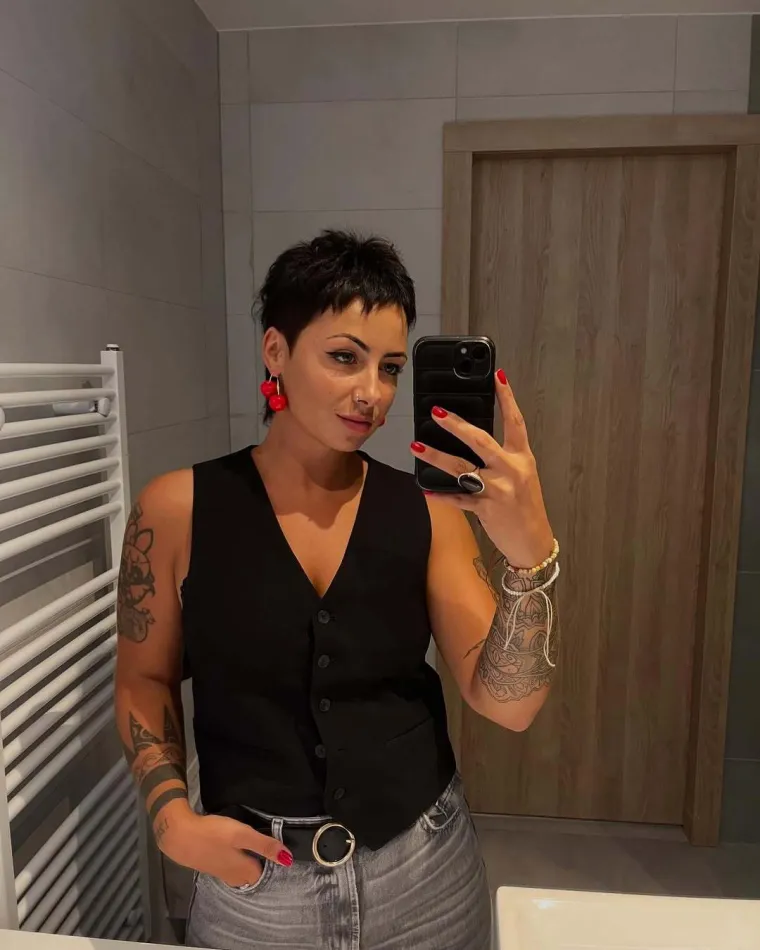 Na TV-u ju gledate u seoskim izdanjima, a na Instagramu zavodljivim kombinacijama mami uzdahe