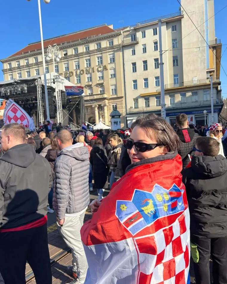 Na TV-u ju gledate u seoskim izdanjima, a na Instagramu zavodljivim kombinacijama mami uzdahe
