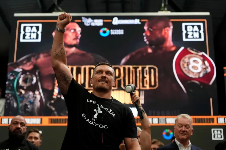 Puca vaga! Usyk nikad nije bio teži, pogledajte kako izgleda pored Engleza