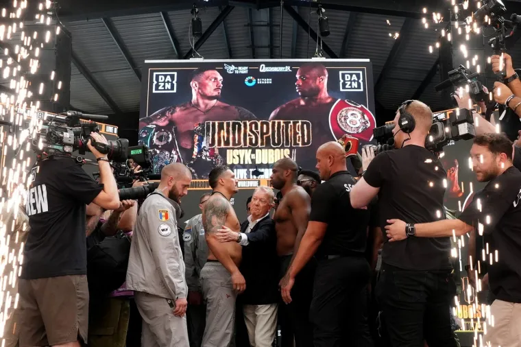 Puca vaga! Usyk nikad nije bio teži, pogledajte kako izgleda pored Engleza