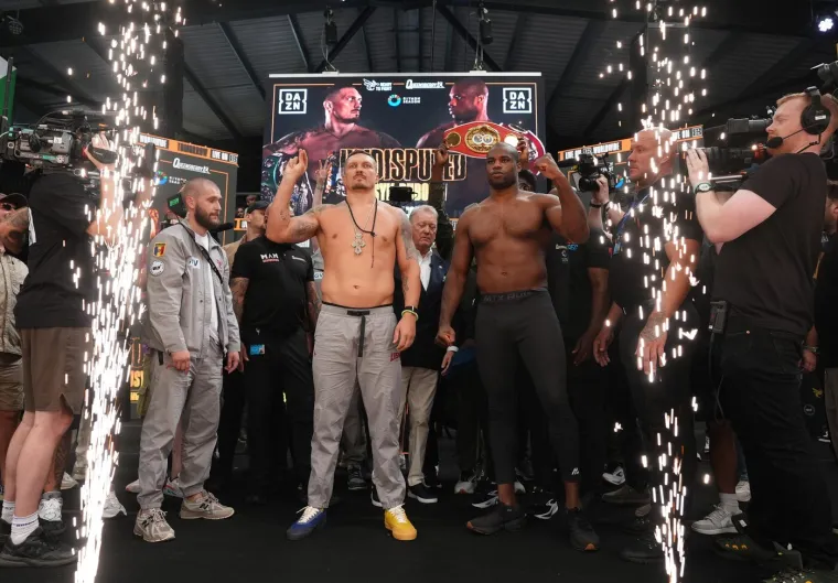 Puca vaga! Usyk nikad nije bio teži, pogledajte kako izgleda pored Engleza