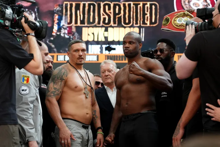 Puca vaga! Usyk nikad nije bio teži, pogledajte kako izgleda pored Engleza