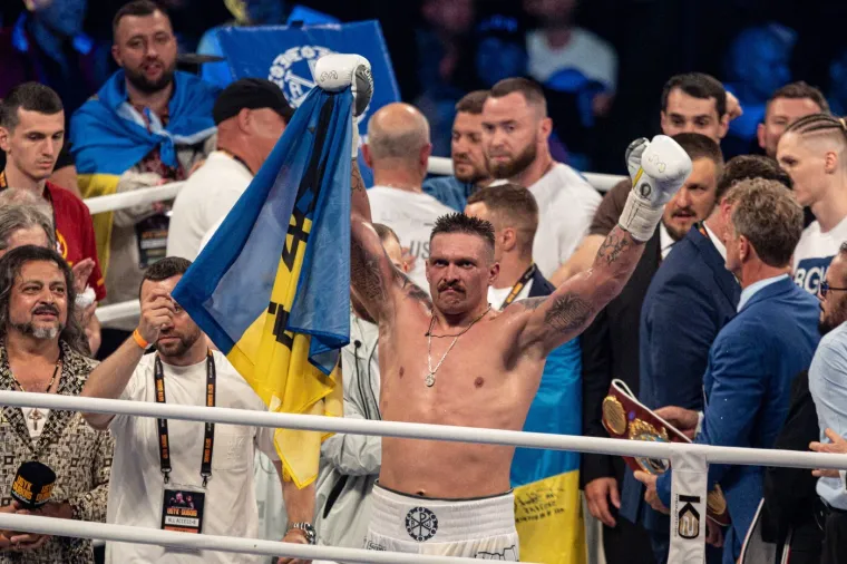 Puca vaga! Usyk nikad nije bio teži, pogledajte kako izgleda pored Engleza