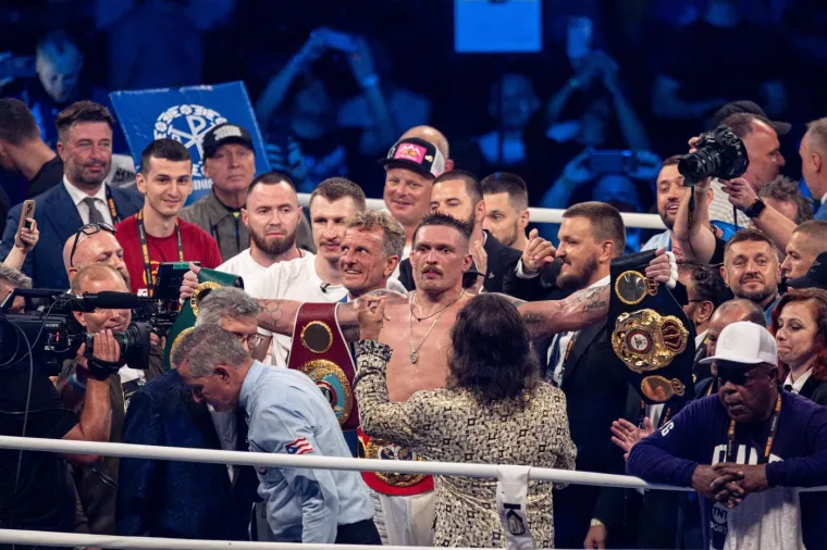 Puca vaga! Usyk nikad nije bio teži, pogledajte kako izgleda pored Engleza