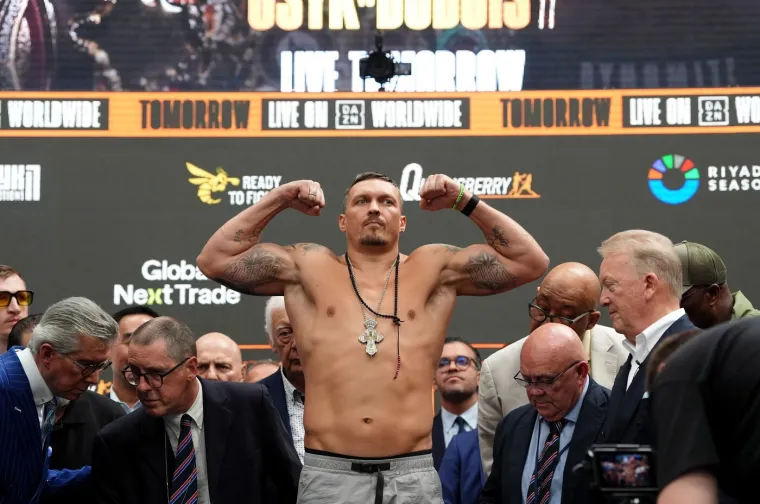 Puca vaga! Usyk nikad nije bio teži, pogledajte kako izgleda pored Engleza