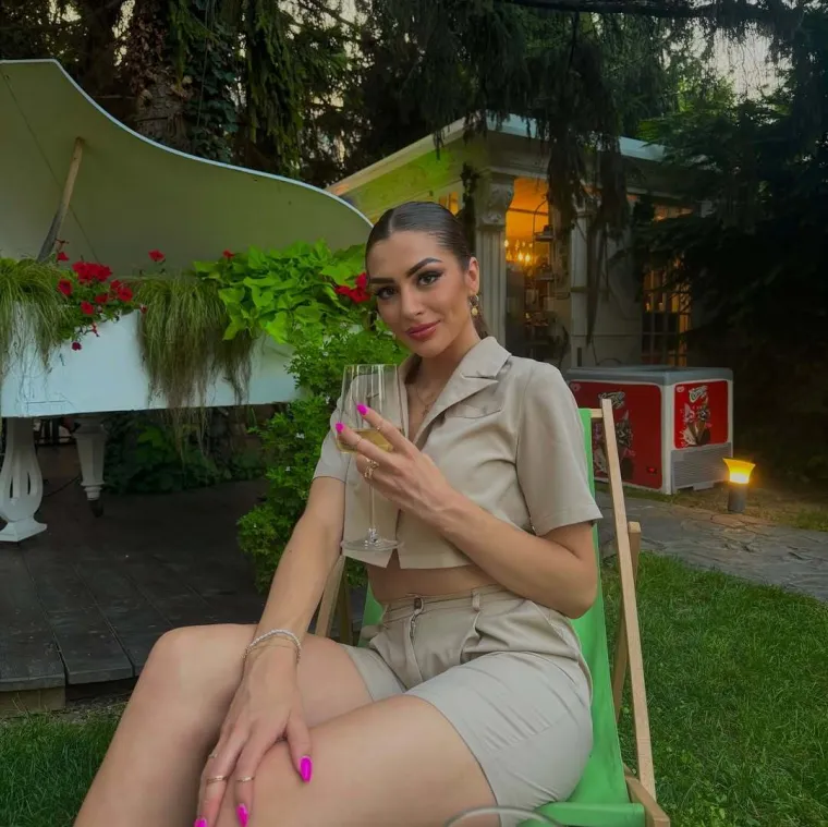Vucina najmlađa kćer osvaja prirodnom ljepotom: Mlada je majka, a evo gdje je danas