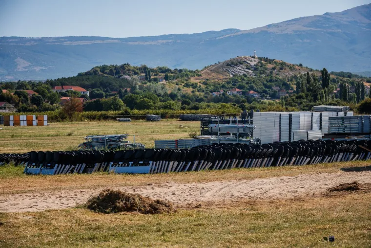 Sinj se priprema za Thompsona: Pogledajte kako izgleda dalmatinski Hipodrom