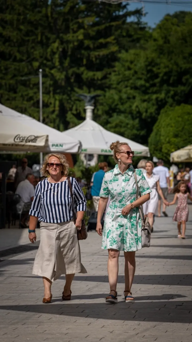 Fatalna bajkerica u mrežastim čarapama i visokim petama pokorila špicu