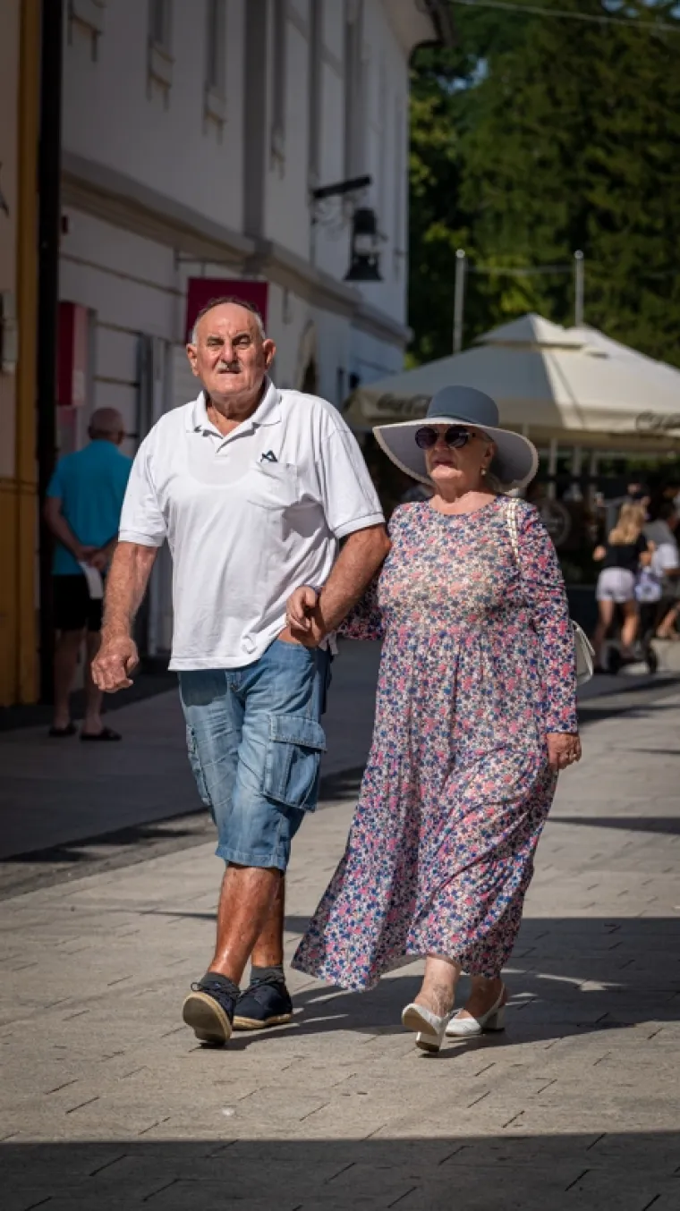 Fatalna bajkerica u mrežastim čarapama i visokim petama pokorila špicu