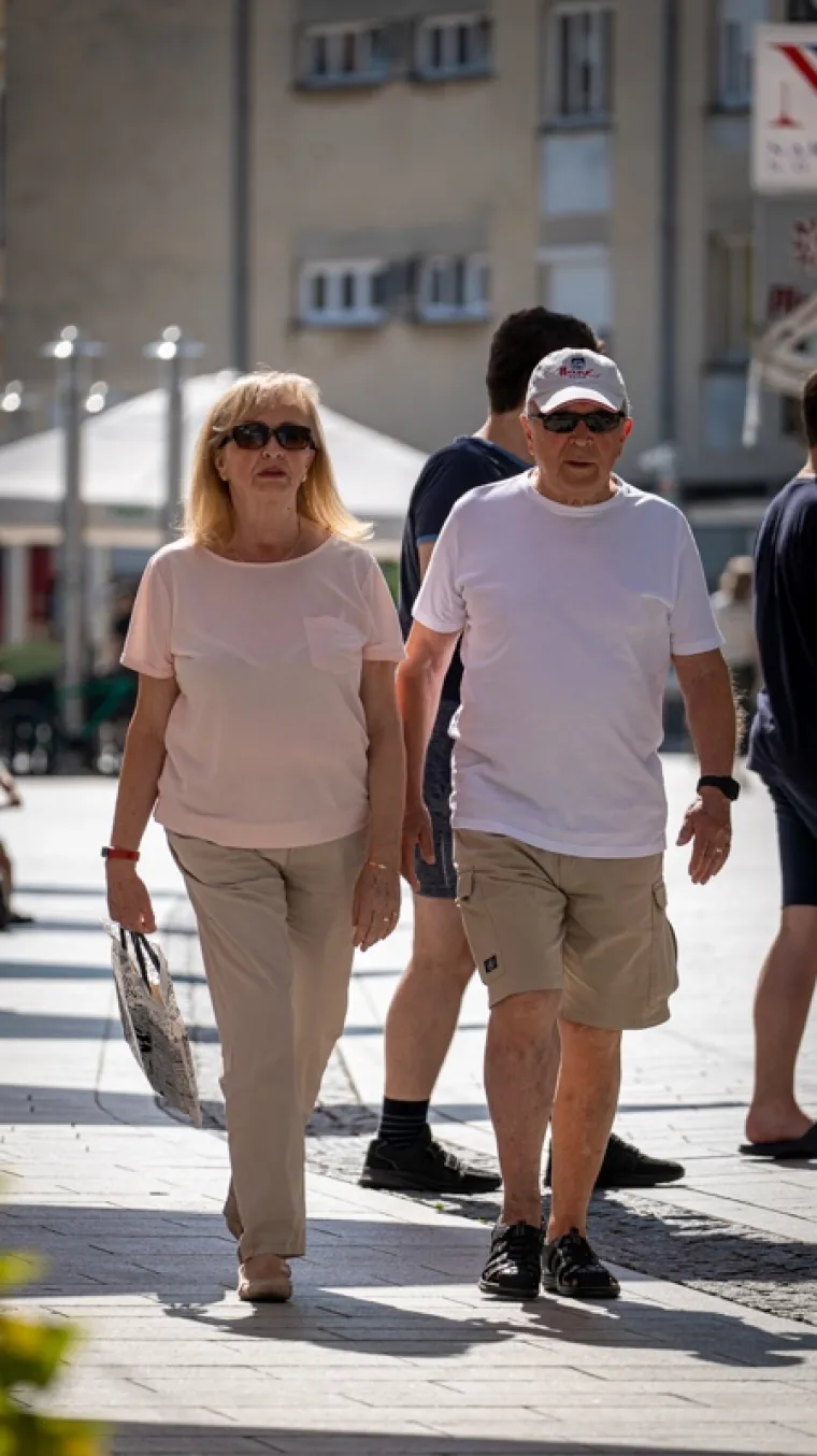 Fatalna bajkerica u mrežastim čarapama i visokim petama pokorila špicu