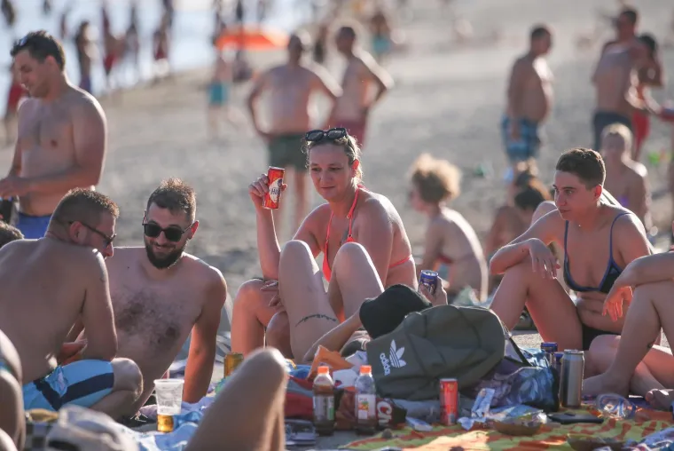 Osječani i Osječanke rashladili se kupanjem na Dravi: Ljepotice u kupaćem podigle temperaturu