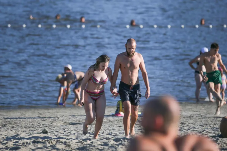 Osječani i Osječanke rashladili se kupanjem na Dravi: Ljepotice u kupaćem podigle temperaturu