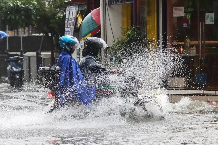 Pogodio ih tajfun Wipha, vjetar puhao 167 kilometara na sat! Pogledajte prizore