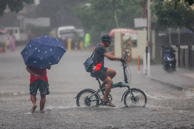 Pogodio ih tajfun Wipha, vjetar puhao 167 kilometara na sat! Pogledajte prizore